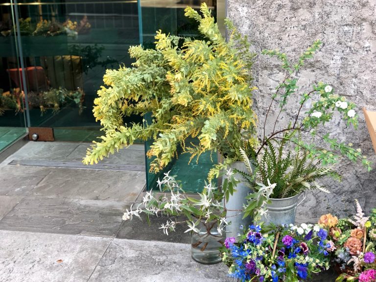 ミモザと春色のハーバリウムワークショップを開催しました。