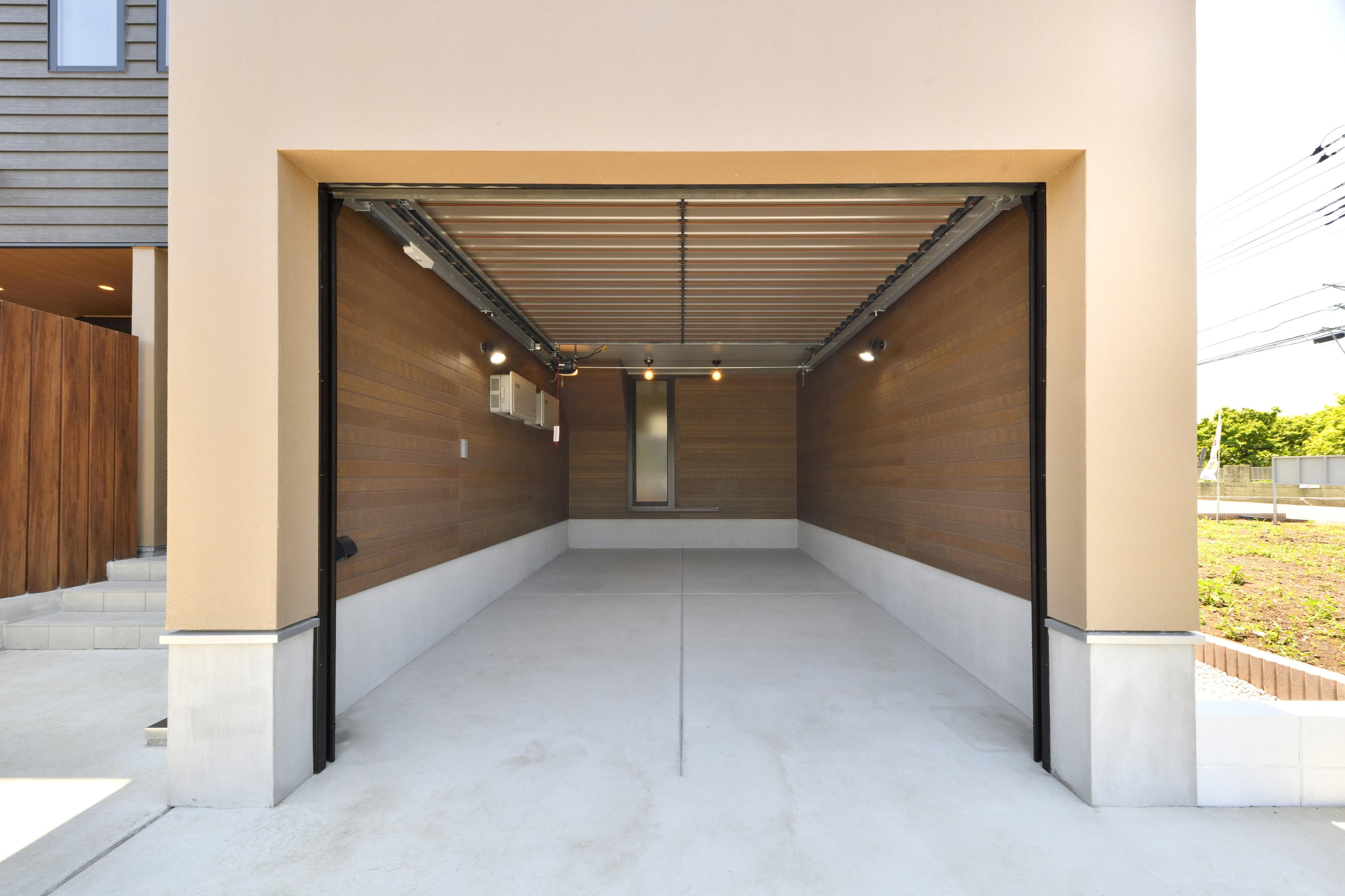 新築施工実例紹介：狭小地を有効活用したガレージのあるお家