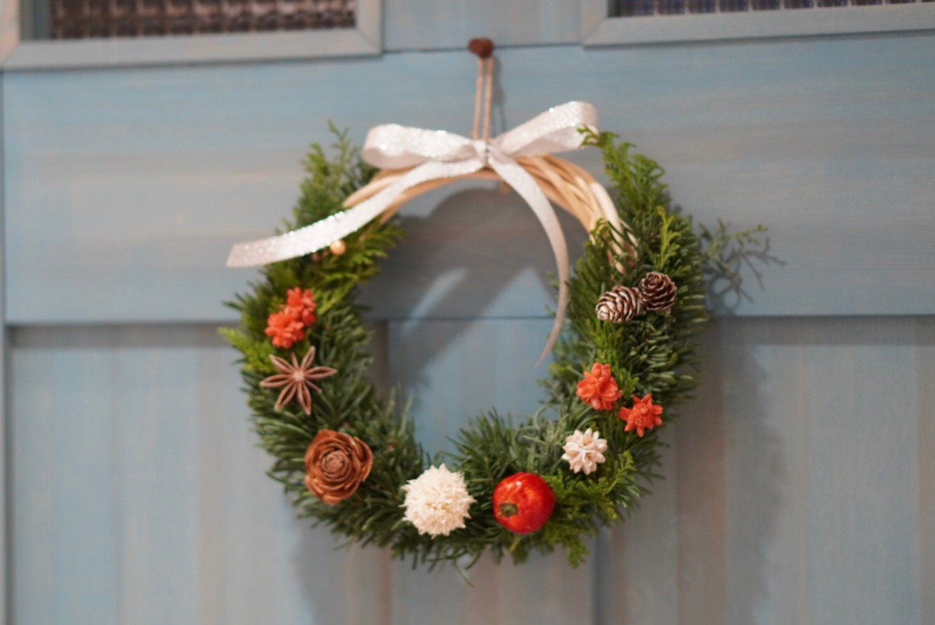 フレッシュグリーンでつくるクリスマスリースのワークショップを開催しました。