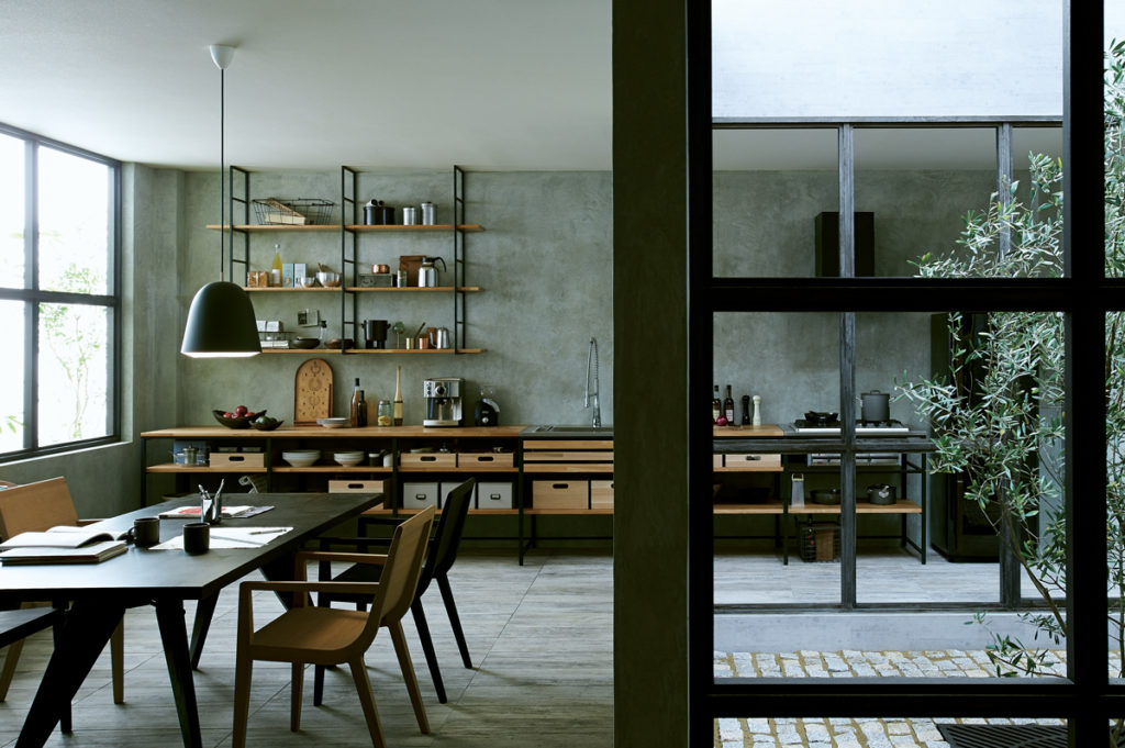 【ドラマインテリア】「書けないッ！？～脚本家 吉丸圭佑の筋書きのない生活～」のオシャレなアイアンキッチン