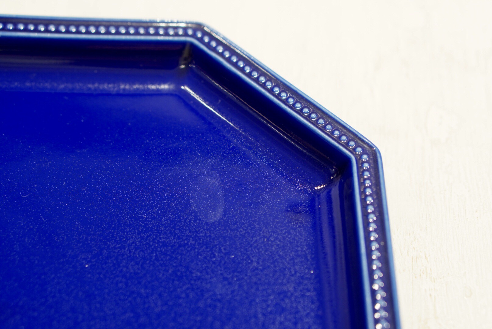 【雑貨紹介】お菓子が絵になる。縁を彩るポコポコがかわいいプレート