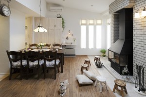 暖炉のあるリビング