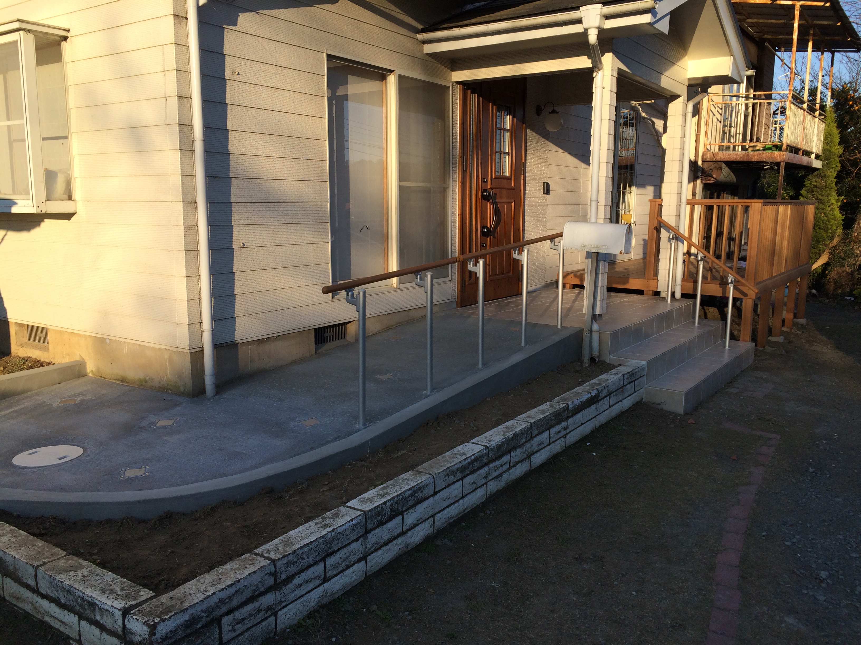 玄関　スロープ工事～段差解消を行いました！