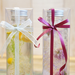 プレゼントにぴったり！専用のクリアケース付き