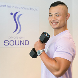 人気パーソナルトレーナーが教える「綺麗に痩せる食事」と「自宅で出来る簡単トレーニング」