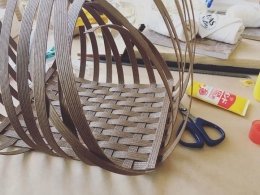 かごをご自分で編んでいきます！