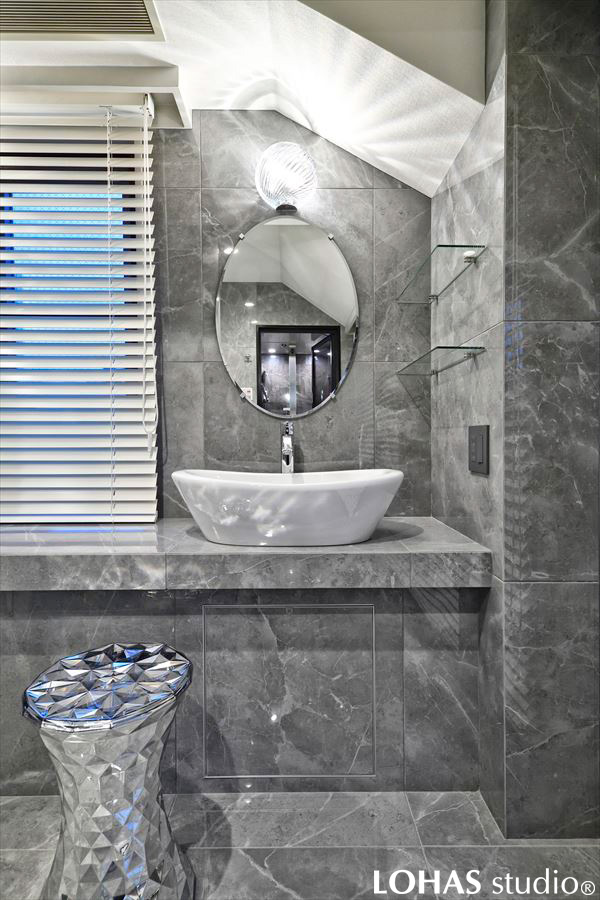 ラグジュアリー感のあふれる豪奢な洗面スペース