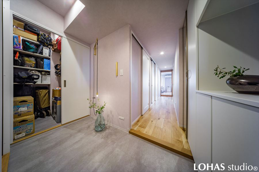 たっぷりとした収納場所を兼ね備えた玄関周り