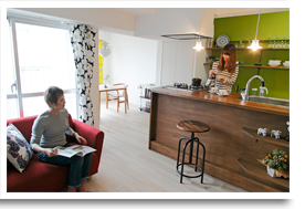 カフェスタイルキッチンで一人暮らしも楽しく(マンション)