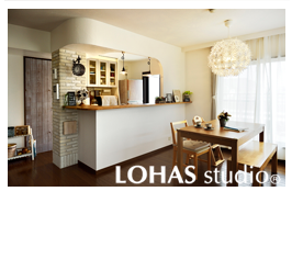 柔らかな曲線を描くキッチン(マンション)